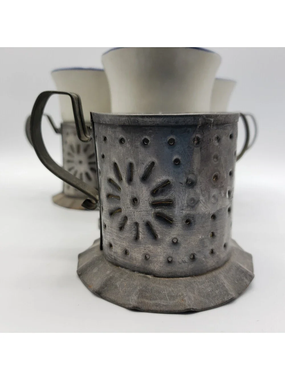 3 VTG Pfaltzgraff Yorktowne Tinsmith Stoneware Coffee Mug Cup Punched Tin Holder